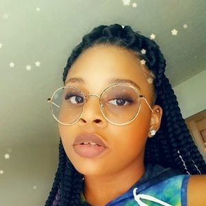 Meet your Posher, Denise